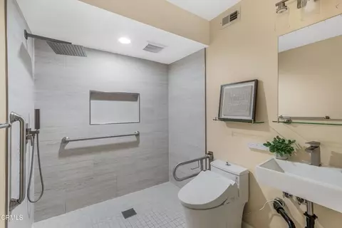 Bath - 20150 Stagg St, Winnetka, CA 91306 photo 1 of 5