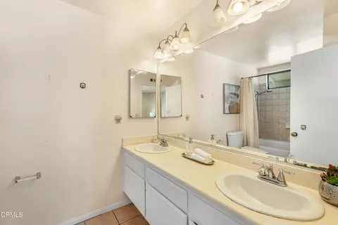 Bath - 20150 Stagg St, Winnetka, CA 91306 photo 3 of 5