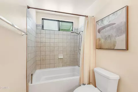 Bath - 20150 Stagg St, Winnetka, CA 91306 photo 4 of 5