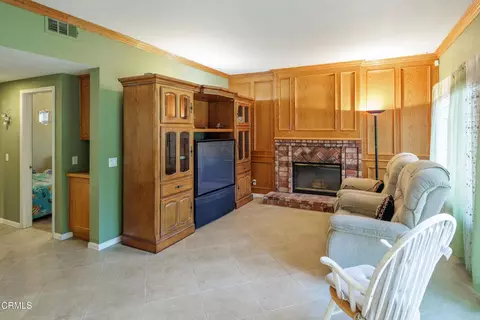 Living - 1600 Devonshire Dr, Oxnard, CA 93030 photo 3 of 4