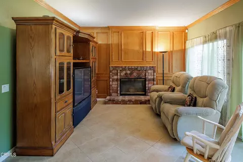 Living - 1600 Devonshire Dr, Oxnard, CA 93030 photo 4 of 4