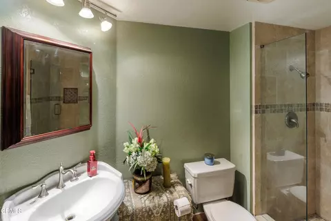Bath - 1600 Devonshire Dr, Oxnard, CA 93030 photo 1 of 3