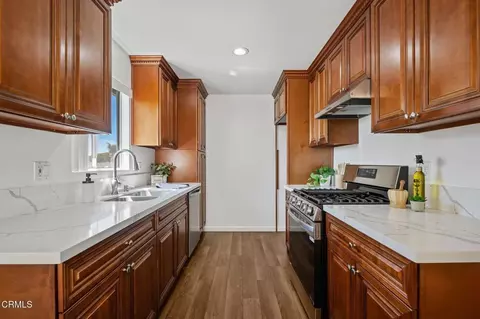 Kitchen - 5117 Jefferson Sq, Oxnard, CA 93033 photo 2 of 2