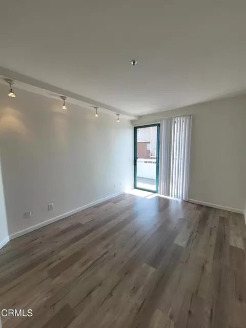 Living - 865 S B St # A-1, Oxnard, CA 93030 photo 4 of 6