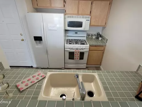 Kitchen - 865 S B St # A-1, Oxnard, CA 93030 photo 5 of 6