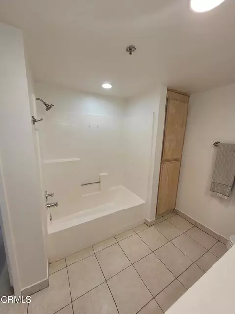 Bath - 865 S B St # A-1, Oxnard, CA 93030 photo 4 of 5
