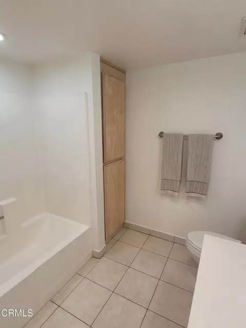 Bath - 865 S B St # A-1, Oxnard, CA 93030 photo 3 of 5