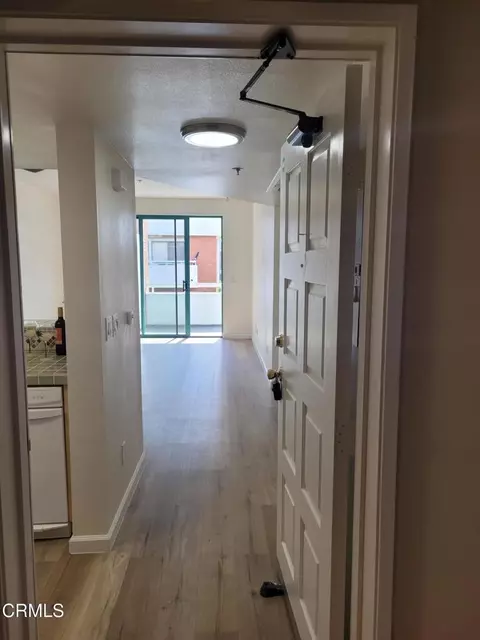 Entry Way - 865 S B St # A-1, Oxnard, CA 93030 photo 4 of 5