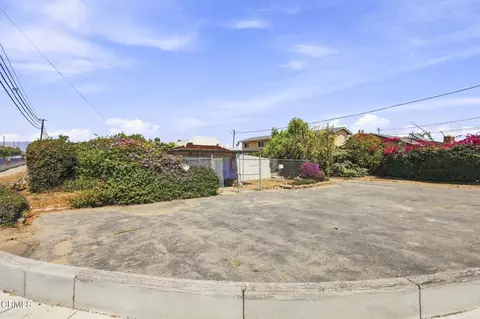 105 Walnut Dr, Oxnard, CA 93036 photo 4
