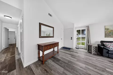 Entry Way - 666 Holly Ave, Oxnard, CA 93036 photo 1 of 2