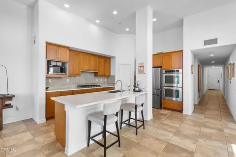 Kitchen - 1560 Seabridge Ln, Oxnard, CA 93035 photo 2 of 4