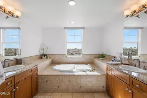 Bath - 1560 Seabridge Ln, Oxnard, CA 93035 photo 3 of 4