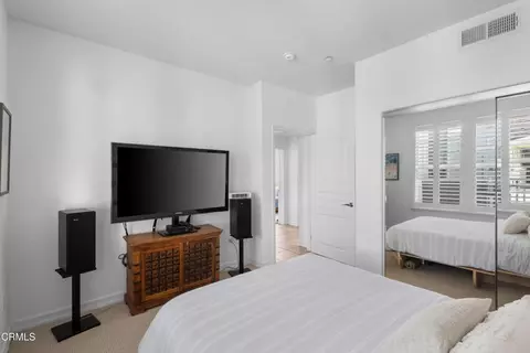 Bedroom - 1560 Seabridge Ln, Oxnard, CA 93035 photo 2 of 4