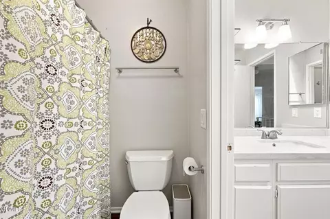 Bath - 421 E Shoshone St, Ventura, CA 93001 photo 3 of 3
