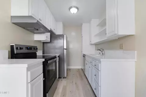 Kitchen - 1690 E Hillcrest Dr, Thousand Oaks, CA 91362 photo 1 of 2
