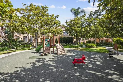 Exterior - 1307 Oyster Pl #117, Oxnard, CA 93030 photo 9 of 10