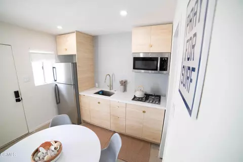 Kitchen - 145 Hollywood Ave, Oxnard, CA 93035 photo 3 of 3