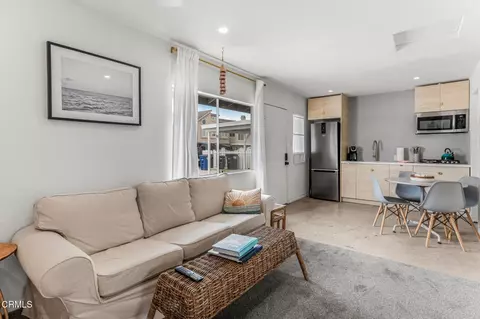 Living - 145 Hollywood Ave, Oxnard, CA 93035 photo 1 of 1