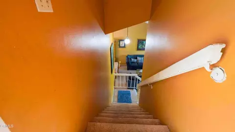 Entry Way - 1977 El Cajon Cir, Oxnard, CA 93035 photo 2 of 2