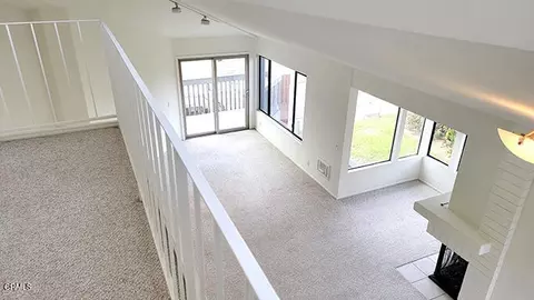 Living - 3404 Sunset Ln, Oxnard, CA 93035 photo 6 of 6
