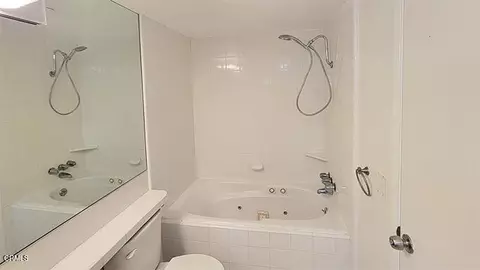 Bath - 3404 Sunset Ln, Oxnard, CA 93035 photo 2 of 2