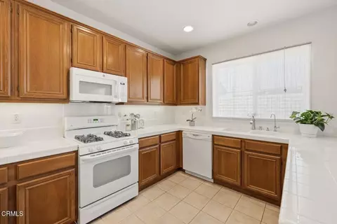 Kitchen - 241 Bishop Way, Oxnard, CA 93033 photo 3 of 5