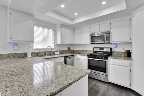 Kitchen - 15189 Rodeo St, Hesperia, CA 92345 photo 2 of 2