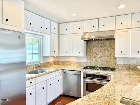 Kitchen - 4514 Gateshead Bay, Oxnard, CA 93035 photo 2 of 3