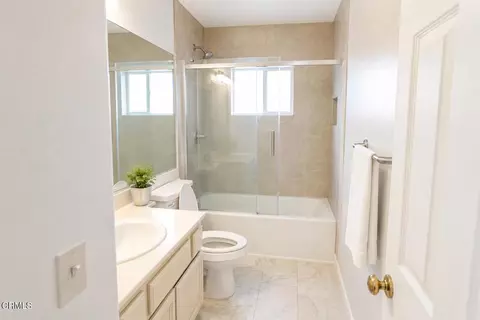 Bath - 5113 Downwind Way, Oxnard, CA 93033 photo 3 of 5