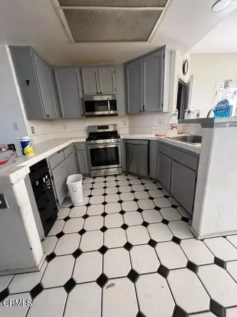 Kitchen - 5113 Downwind Way, Oxnard, CA 93033 photo 2 of 2