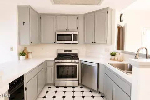 Kitchen - 5113 Downwind Way, Oxnard, CA 93033 photo 1 of 2