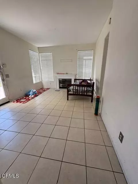 Living - 5113 Downwind Way, Oxnard, CA 93033 photo 2 of 2