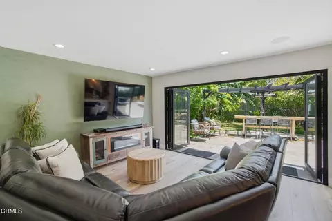 Living - 1130 Bogota Ct, Oxnard, CA 93035 photo 2 of 3