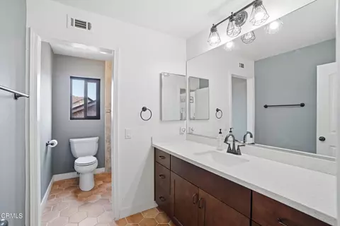 Bath - 1130 Bogota Ct, Oxnard, CA 93035 photo 3 of 4