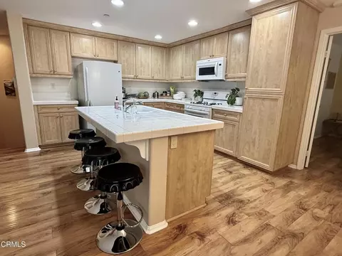 Kitchen - 3741 Dunkirk Dr, Oxnard, CA 93035 photo 3 of 5