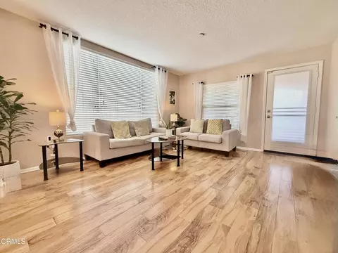 Living - 3741 Dunkirk Dr, Oxnard, CA 93035 photo 1 of 3