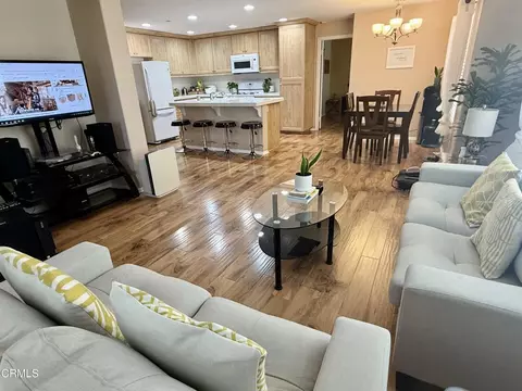 Living - 3741 Dunkirk Dr, Oxnard, CA 93035 photo 2 of 3