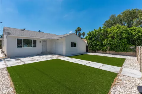 22016 Schoolcraft St, Canoga Park, CA 91303