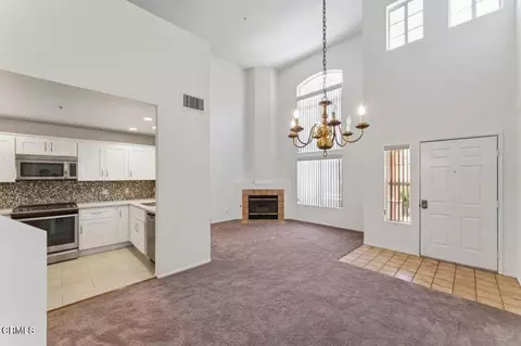 Living - 727 Kingfisher Way, Oxnard, CA 93030 photo 2 of 3