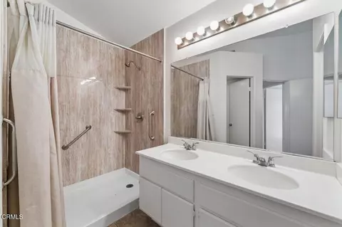 Bath - 727 Kingfisher Way, Oxnard, CA 93030 photo 1 of 3
