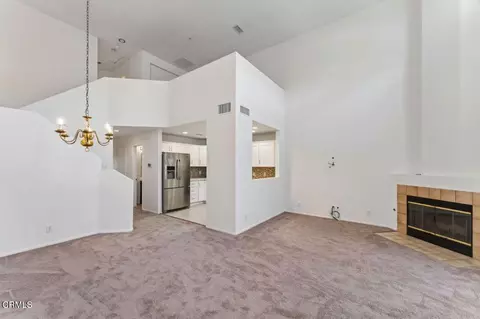 Living - 727 Kingfisher Way, Oxnard, CA 93030 photo 1 of 3