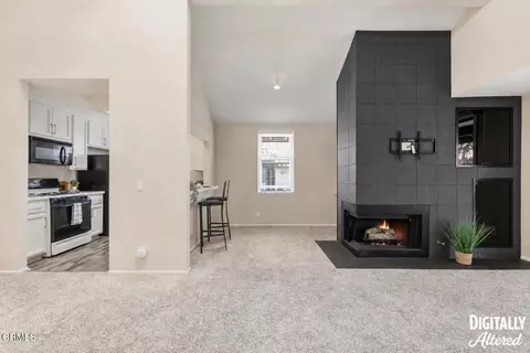 Living - 2226 Martinique Ln, Oxnard, CA 93035 photo 2 of 10
