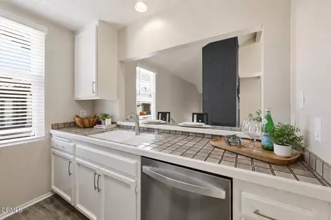 Kitchen - 2226 Martinique Ln, Oxnard, CA 93035 photo 3 of 4