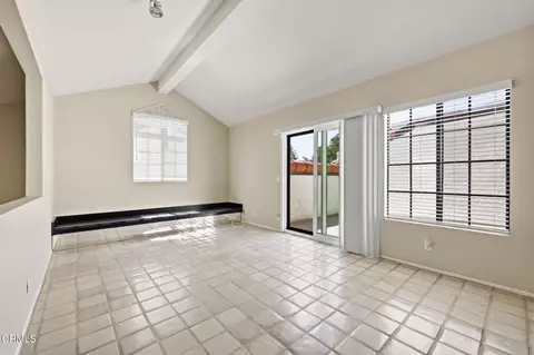 Living - 2226 Martinique Ln, Oxnard, CA 93035 photo 9 of 10