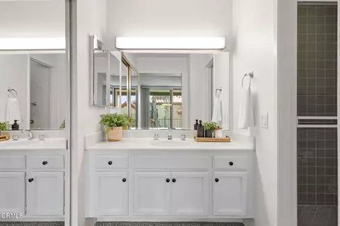 Bath - 2226 Martinique Ln, Oxnard, CA 93035 photo 4 of 5