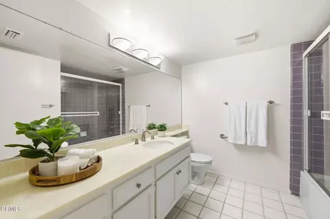Bath - 2226 Martinique Ln, Oxnard, CA 93035 photo 1 of 5