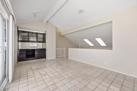 Living - 2226 Martinique Ln, Oxnard, CA 93035 photo 10 of 10