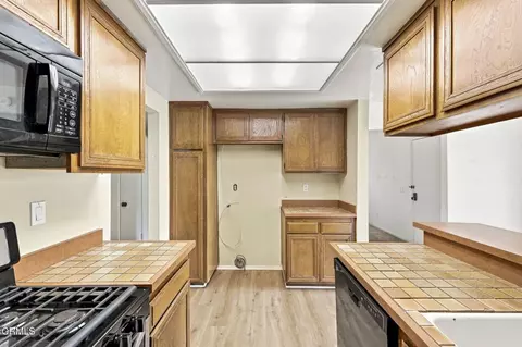 Kitchen - 505 Taxco Ct, Camarillo, CA 93010 photo 1 of 2