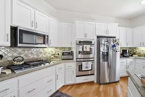 Kitchen - 1972 Keltic Lodge Dr, Oxnard, CA 93036 photo 3 of 3