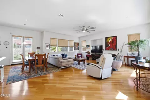 Living - 1972 Keltic Lodge Dr, Oxnard, CA 93036 photo 3 of 5
